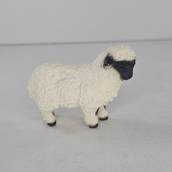 Schleich Farm World 13965 Valais Black Nosed Sheep Toy Figure Bosnia - Picture 8 of 8
